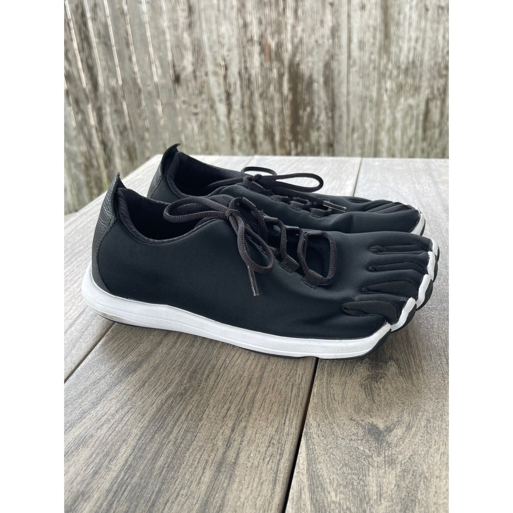 Peluva Strand Sneaker Womens 8 Black Five Toe Barefoot Minimalist Zero Drop Shoe